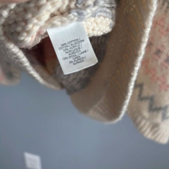 Cozy Multicolor Knit Sweater - Picture 16 of 16